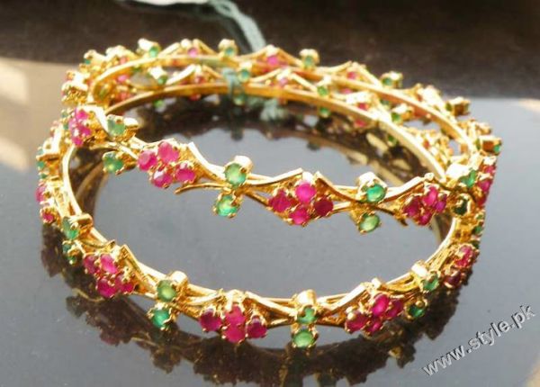Latest-Fashion-of-Bangles-For-Women-in-Pakistan